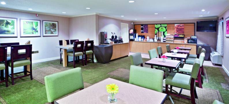 曼斯费尔德拉昆塔温德姆套房酒店(La Quinta Inn & Suites by Wyndham Mansfield Oh)图片