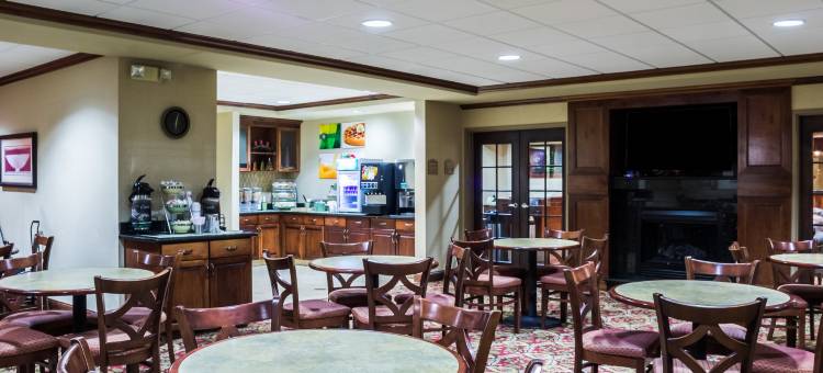 克拉丽奥波恩特苏福尔斯机场酒店(Clarion Pointe Sioux Falls Airport)图片