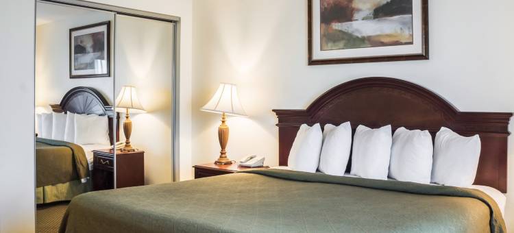 克拉丽奥波恩特苏福尔斯机场酒店(Clarion Pointe Sioux Falls Airport)图片