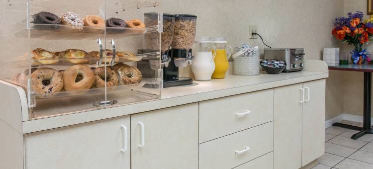 麦迪逊高地 - 底特律的罗德威(Rodeway Inn Madison Heights - Detroit)图片