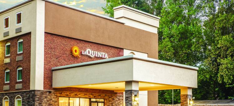 克拉丽奥波因特夏洛茨维尔酒店(Clarion Pointe Charlottesville)图片