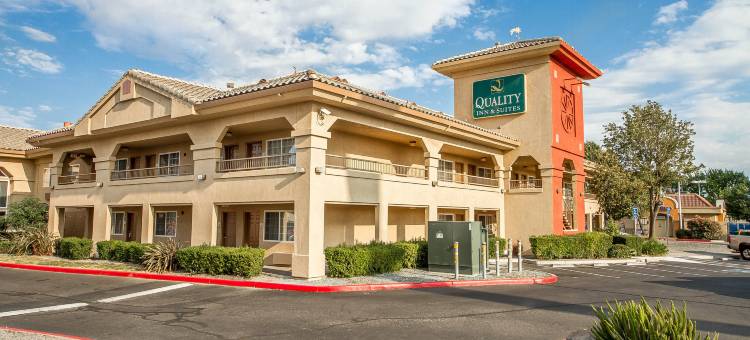 品质酒店及套房拉特罗普(Quality Inn & Suites Lathrop)图片