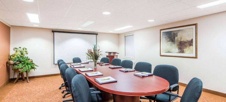 康沃尔速8酒店(Super 8 by Wyndham Cornwall on)图片