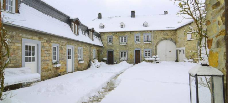 Provincial Cottage with Private Garden Near Lake in Waimes图片