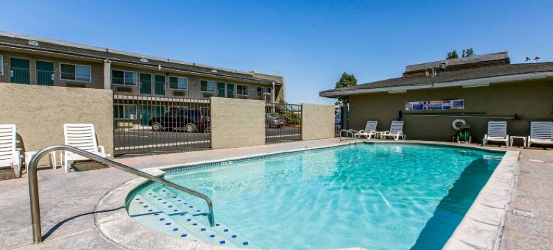 安大略米尔斯购物中心罗德威旅馆(Rodeway Inn Ontario Mills Mall)图片