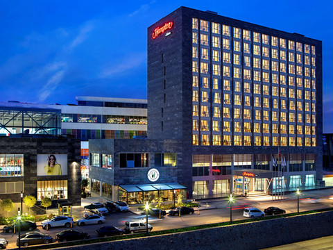 希尔顿欢朋 - 科贾埃利象征