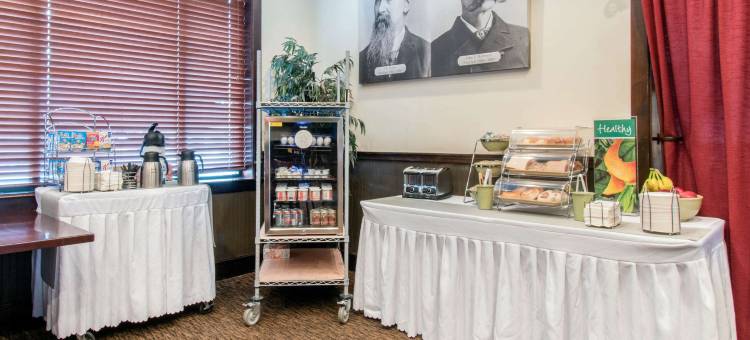 希彭斯堡大学凯隆套房酒店(Clarion Hotel & Suites University-Shippensburg)图片