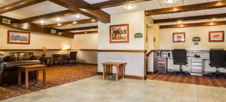 克拉丽奥套房酒店(乔治湖奥特莱斯)(Clarion Inn & Suites at the Outlets of Lake George)图片