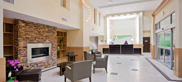 Holiday Inn & Suites 萨里东 - 克洛弗代尔(Holiday Inn & Suites Surrey East - Cloverdale)图片