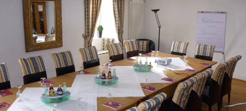 克罗嫩堡布格豪斯别墅酒店(Burghaus & Villa Kronenburg)图片