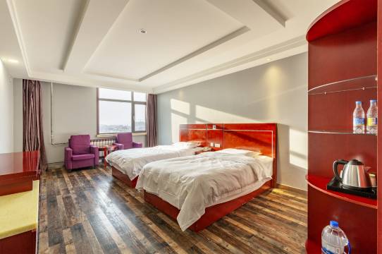 春天馨雅酒店(乌兰察布中心广场春天商厦店)