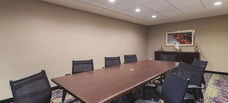 俄克拉何马城西北高速公路拉昆塔温德姆套房酒店(La Quinta Inn & Suites by Wyndham Oklahoma City - NW Expwy)图片