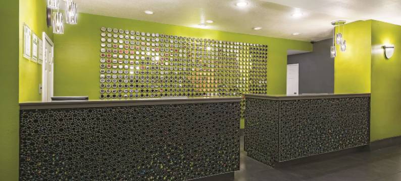 拉雷多机场拉昆塔温德姆套房酒店(La Quinta Inn & Suites by Wyndham Laredo Airport)图片