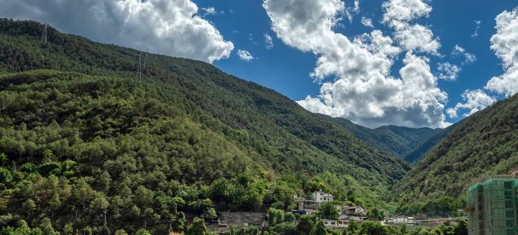 虎跳峡啊里山驿站图片