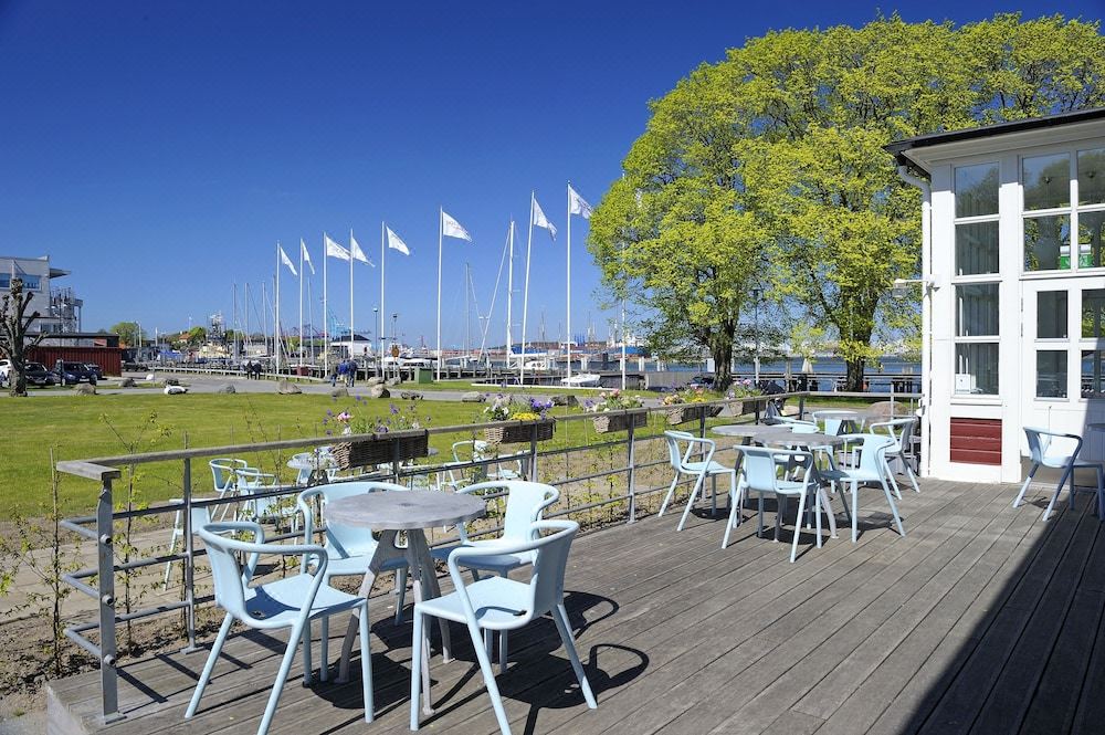 Dockyard Hotel Hotel Reviews And Room Rates - 