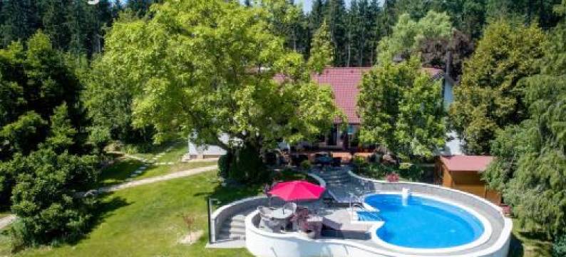 Old Oak House with Pool图片