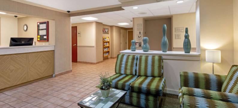 黎明城索格拉斯米尔斯拉昆塔温德姆套房酒店(La Quinta Inn & Suites by Wyndham Sawgrass)图片