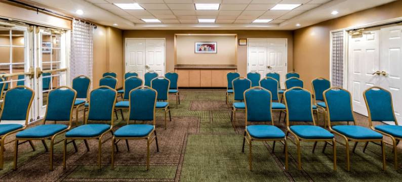 凤凰城西皮奥里亚拉昆塔温德姆套房酒店(La Quinta Inn & Suites by Wyndham Phoenix West Peoria)图片