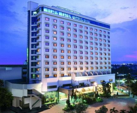 Lanna Palace 2004 Hotel Overview