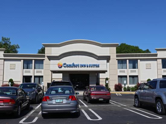 Comfort Inn And Suites Paramus Hotel Reviews And Room Rates