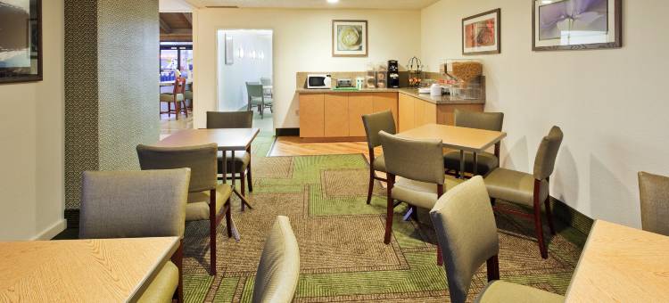 雷丁拉昆塔温德姆套房酒店(La Quinta Inn & Suites by Wyndham Redding)图片