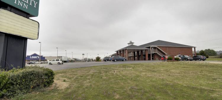 拉塞尔维尔I-40凯艺酒店(Quality Inn Russellville I-40)图片