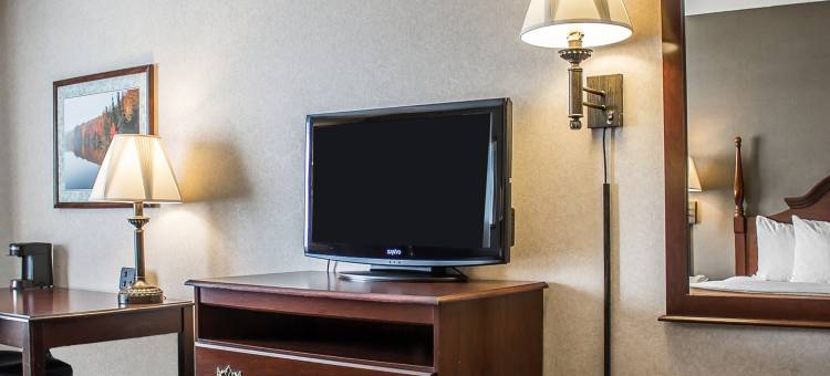 品质酒店及套房纽贝里(Quality Inn & Suites Newberry)图片