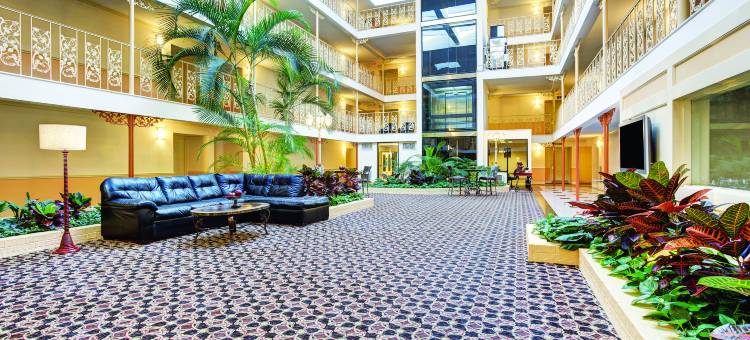 亚特兰大机场南拉昆塔温德姆套房酒店(La Quinta Inn & Suites by Wyndham Atlanta Airport South)图片