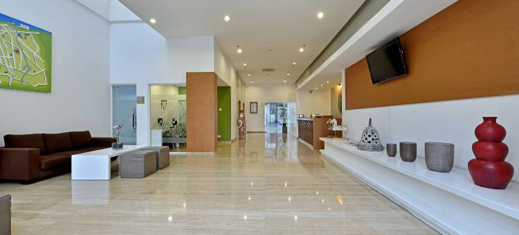 威兹佩姆达三宝拢酒店(Whiz Hotel Pemuda Semarang)图片