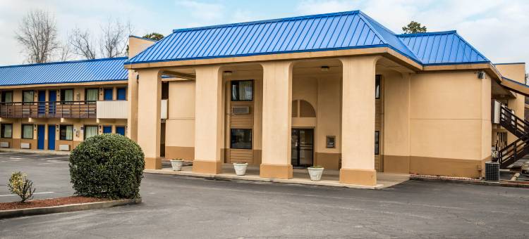 普利茅斯 64 号高速公路罗德威套房酒店(Rodeway Inn & Suites Plymouth Hwy 64)图片