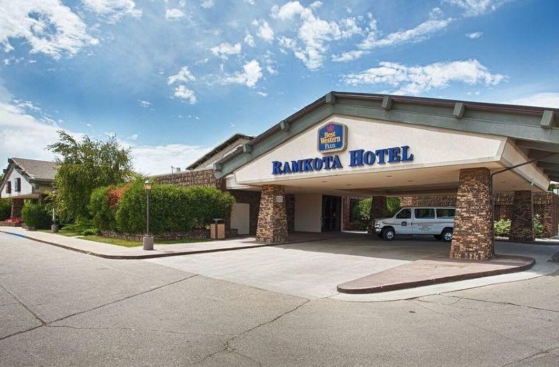 Ramkota Hotel Bismarck Reviews And Room Rates Show All 34 Photos