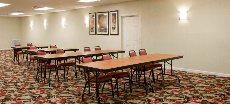 尤福拉湖附近凯艺套房酒店(Quality Inn & Suites Near Lake Eufaula)图片