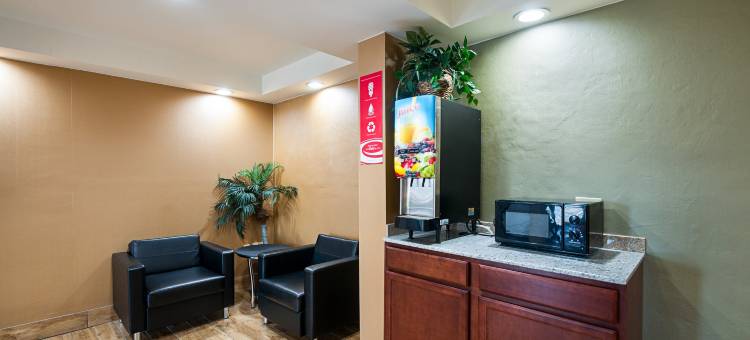皮姆利科赛马场附近凯艺酒店(Quality Inn Near Pimlico Racetrack)图片