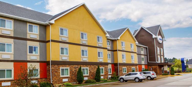 锡达福尔斯郊区开放式客房(Suburban Studios Cedar Falls)图片