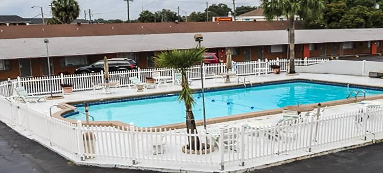 温特黑文湖泊群罗德威套房旅馆(Rodeway Inn & Suites Winter Haven Chain of Lakes)图片