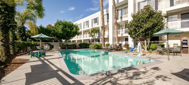 普拉森提亚阿纳海姆富勒顿品质酒店(Quality Inn Placentia Anaheim Fullerton)图片