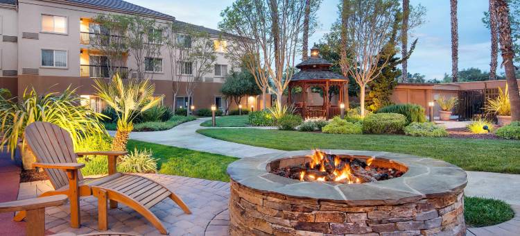 米尔皮塔斯硅谷万怡酒店(Courtyard Milpitas Silicon Valley)图片