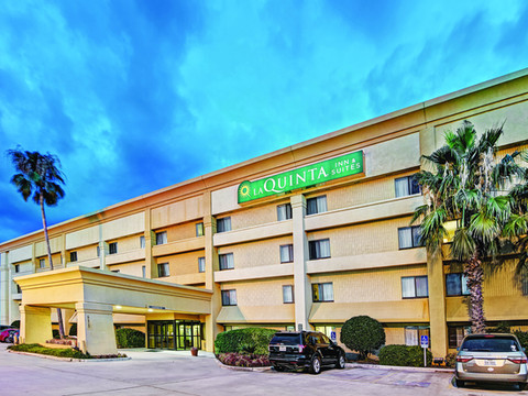 休斯顿贝敦东拉昆塔温德姆套房酒店