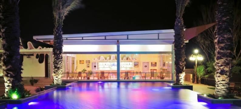 新月海滩酒店(The Crescent Beach Hotel)图片