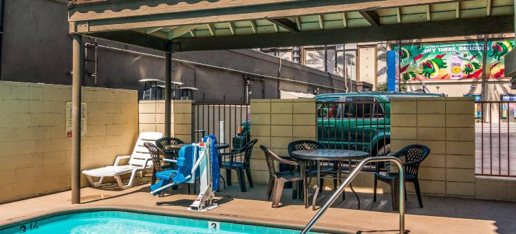 瑞格罗智罗德威酒店(Rodeway Inn Regalodge)图片