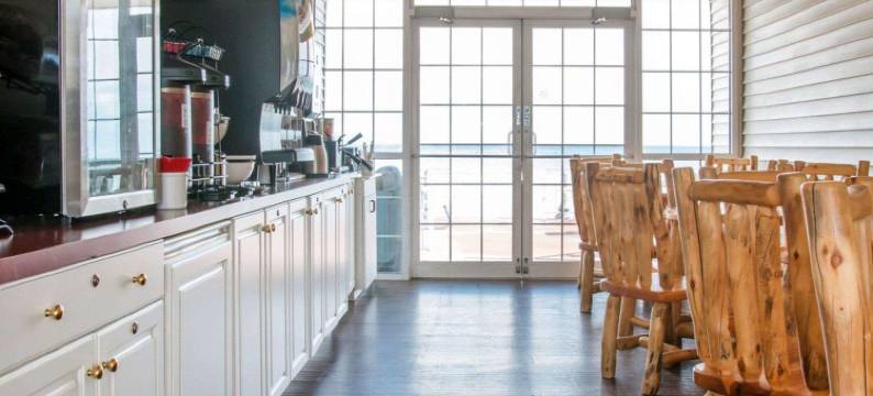 湖滨舒适酒店(Comfort Inn Lakeside)图片