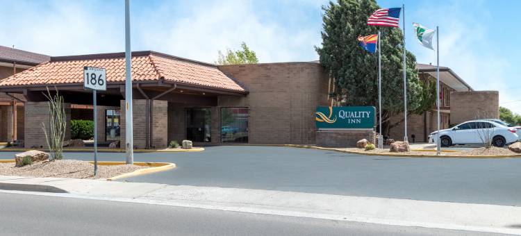 布卢明顿品质酒店-近大学(Quality Inn Bloomington Near University)图片