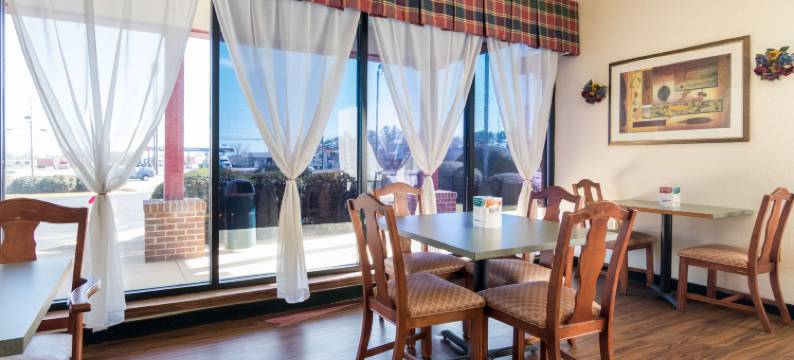 伊克诺套房旅馆-会议中心(Econo Lodge Inn & Suites Conference Center Dublin)图片