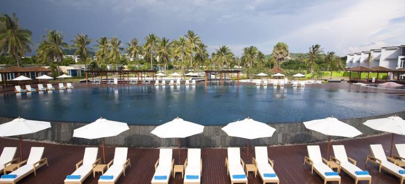 普吉岛迈考海滩跃浪渡假村(Splash Beach Resort Maikhao Phuket)图片