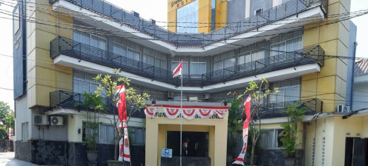 红门Plus酒店@新柯沙里拉亚(RedDoorz Plus @ Singosari Raya)图片