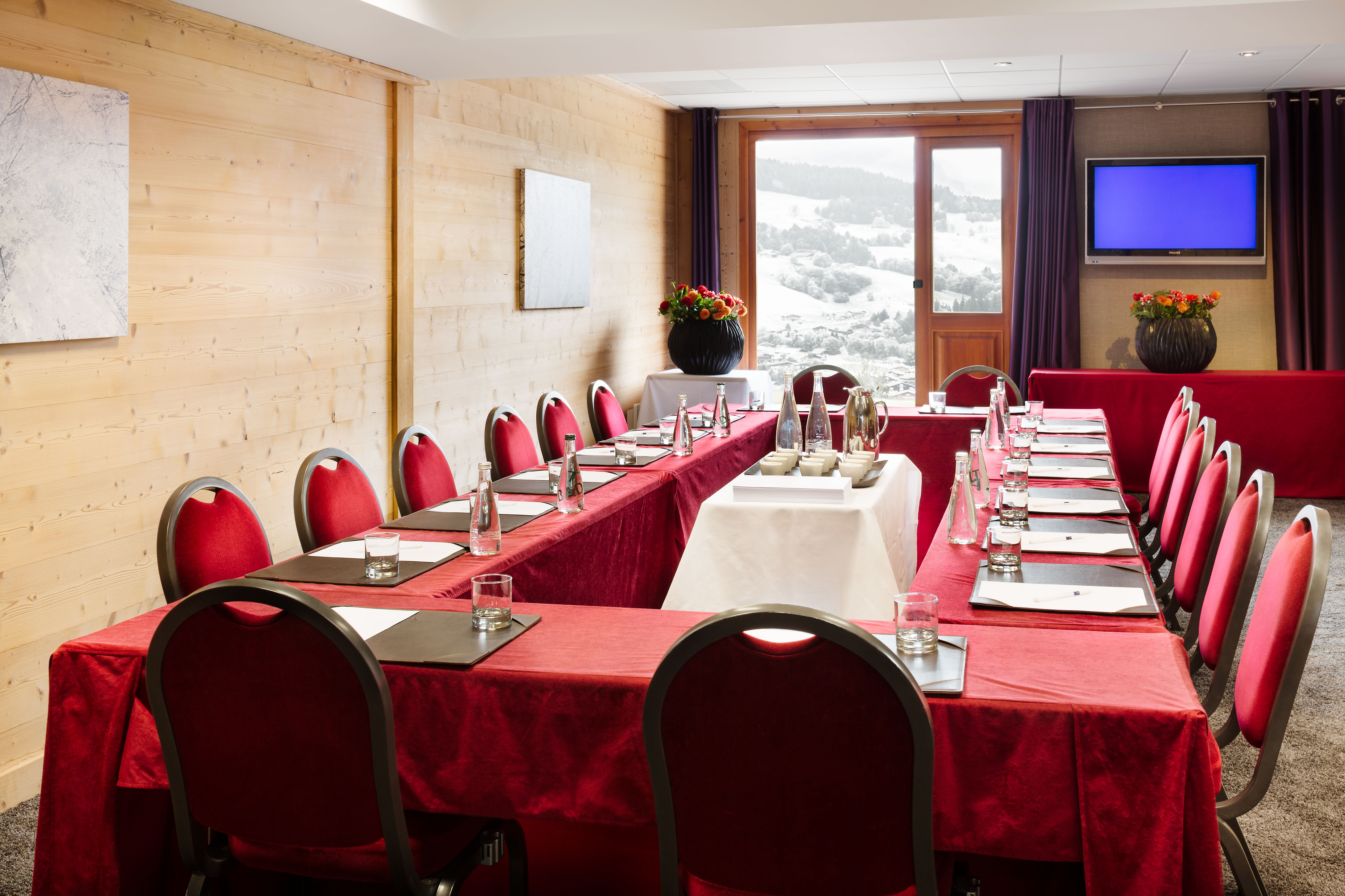 Hôtel l'Arboisie Over view