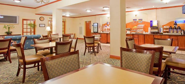 智选假日套房酒店巴拿马城的廷德尔(Holiday Inn Express & Suites Panama City-Tyndall)图片