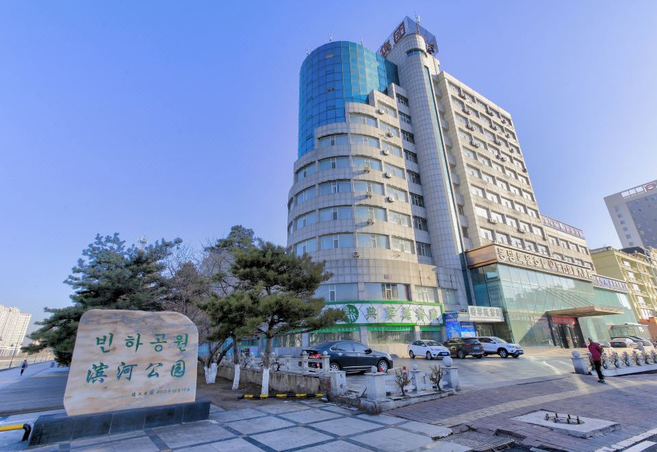 延吉绿源大酒店外景图