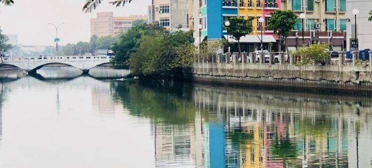 台南彩色河畔图片
