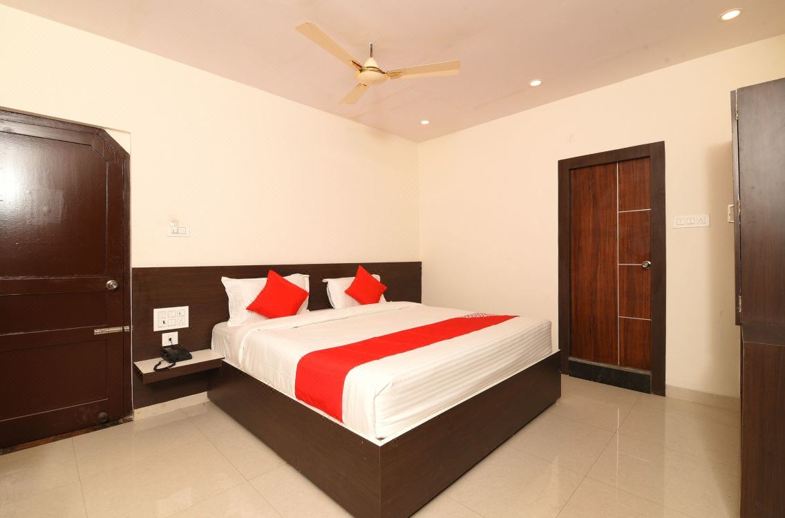 Discount  50  Off  Oyo Premium Chitralaya Road Visakhapatnam India